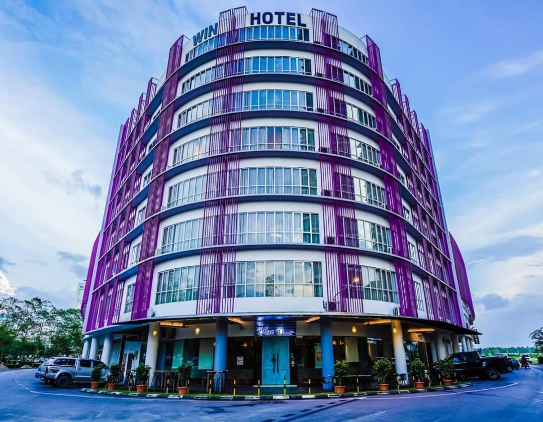 Win Hotel Sibu Exterior photo